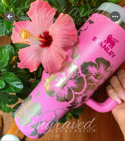 Stanley Quencher Tumbler – Engraved Stainless Steel Hibiscus Flower Design